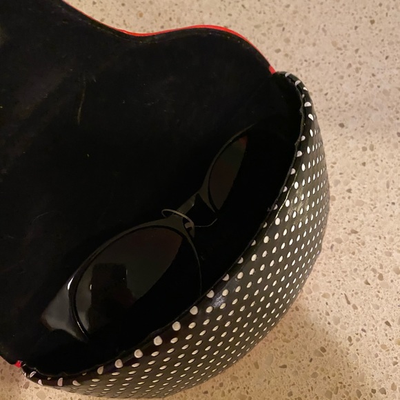 Sunglasses -NWT - Picture 5 of 5